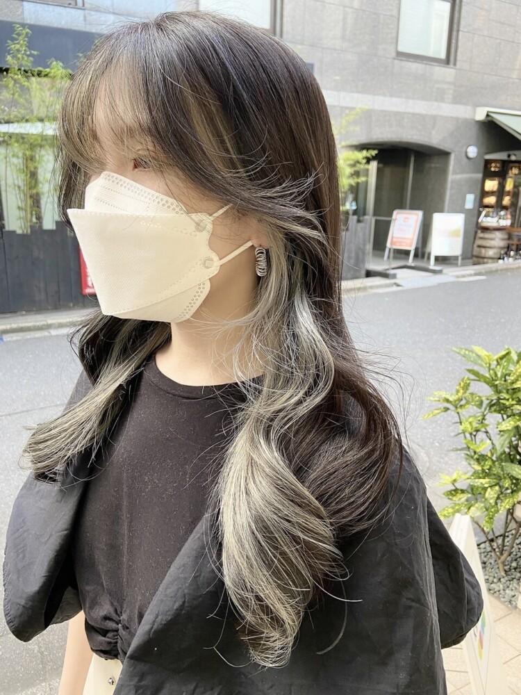 【新宿】さりげなく内側から覗くインナーカラーでおしゃれを演出！